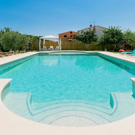 Apartment Noa Пула Екстериор снимка