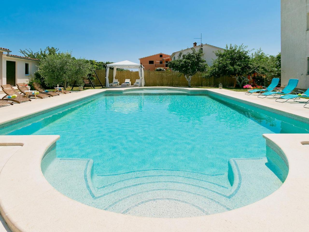 Apartment Noa Пула Екстериор снимка